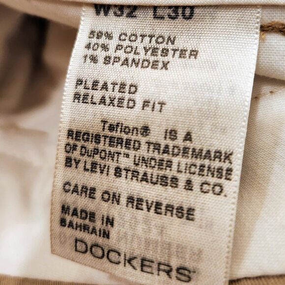NWOT Dockers 32 x 30 Khaki Pants Pleated Relaxed Fit - Picture 5 of 7